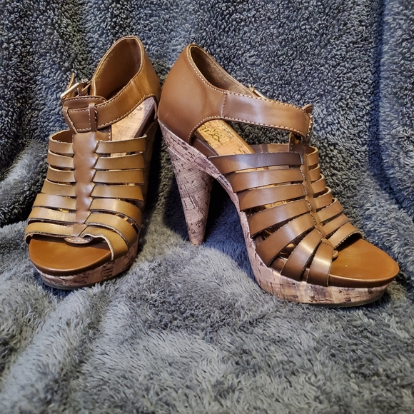 Mia heels - Picture 1 of 6